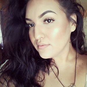 Meet your Posher, Dalia